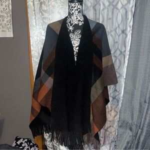 Tj max tahari one size nwt Fringe Plaid Open Front Shawl Cape in Black, Brown